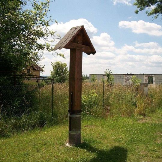 Kříž západně od Kostelce nad Vltavou