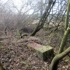 Kříž severně od Oplotce u lesa