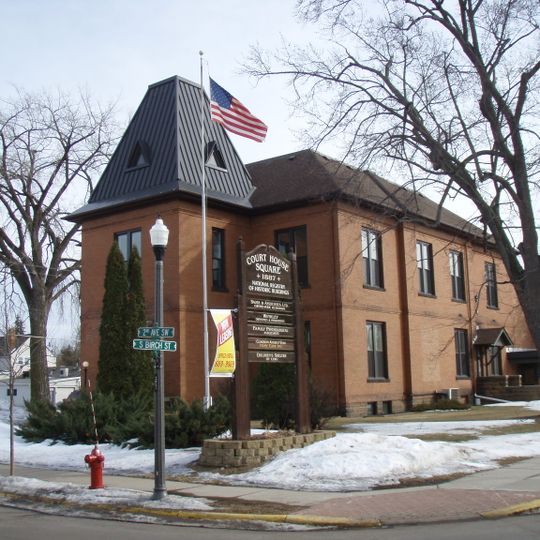 Isanti County Courthouse