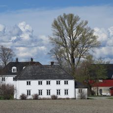 Lade Mansion