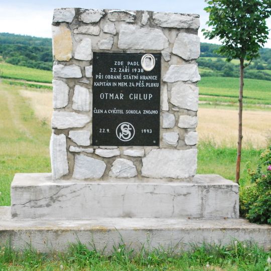 Pomník Otmara Chlupa jižně od Hnanic