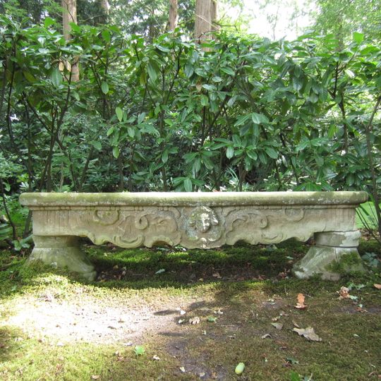 Warmelo, natuurstenen bank