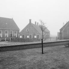 Perceelsgedeelte onder een dak met het nummer 7