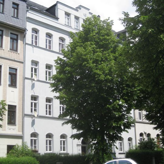 Mietshaus in geschlossener Bebauung mit Vorgarten Humboldtstraße 19