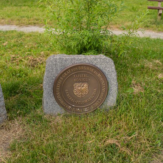 Pomník hraběte Maximiliána Ulysses von Browne ve Štěrboholích