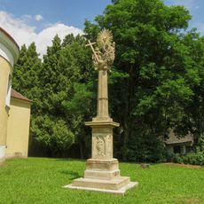 Sloup Nejsvětější Trojice v Třebařově u kostela