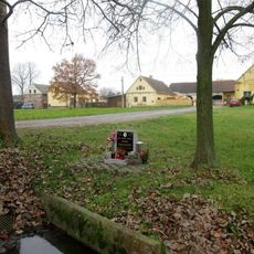 Pomník v Přehýšově na návsi