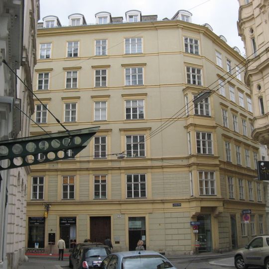 Wohn- und Geschäftshaus