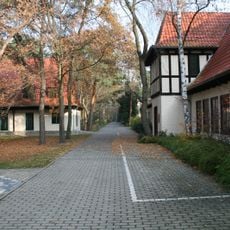 Arbeiterstadt  Große Halle , Wohnhäuser und Kommandantenhaus Stadtrandstraße 548-548E, 550-550G, 551/563, 562