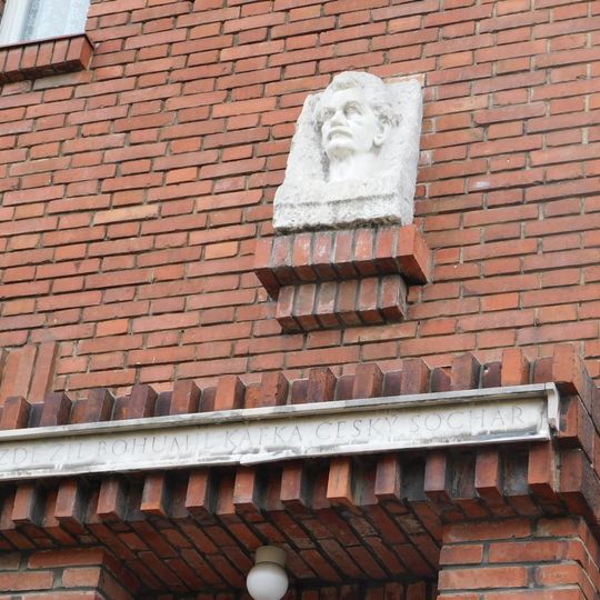 Pamětní deska Bohumila Kafky na domě Na Ořechovce 484/41 v Praze