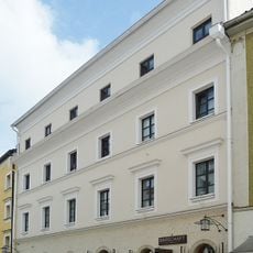 Wohn- und Geschäftshaus