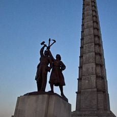 A Worker, a Peasant Woman and a Working Intellectual’s Statue