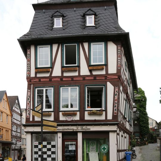 Hauptstraße 48