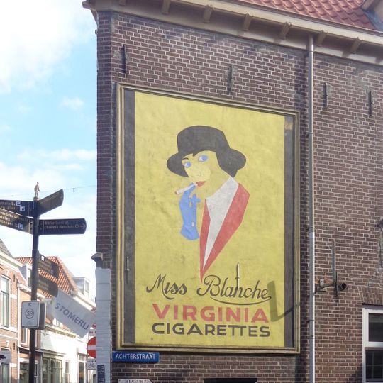 Muurschildering Miss Blanche