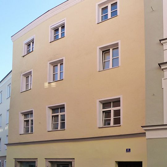 Wohn- und Geschäftshaus