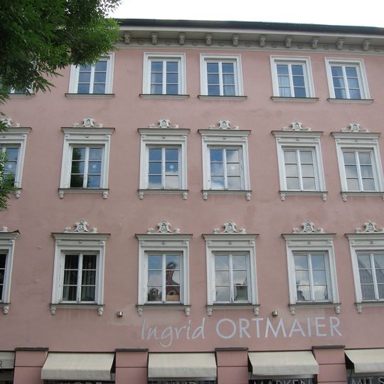 Wohn- und Geschäftshaus