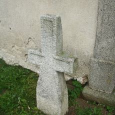 Větší smírčí kříž na hřbitově ve Stříteži