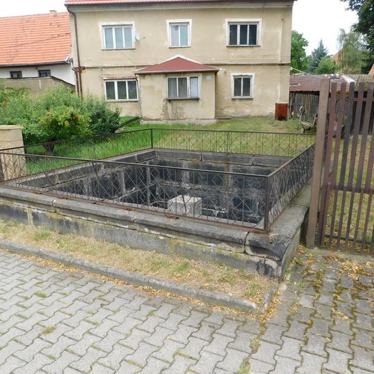 Kašna na Plzeňské ulici v Jesenici