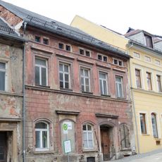 Mietshaus in geschlossener Bebauung Lange Straße 10