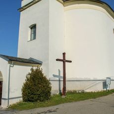 Dřevěný kříž v Jedlí u kostela