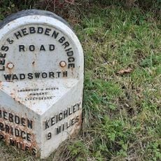 Milestone opposite junction with Crimsworth Lane