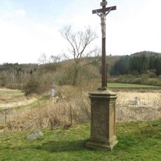 Kříž u cesty od železniční zastávky Záhořice