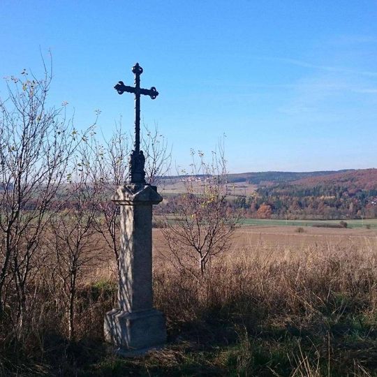 Kříž jihozápadně od Snopoušov