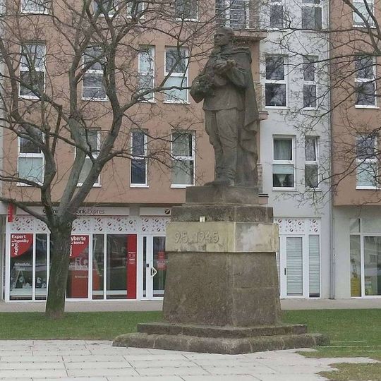 Pomník osvobození na Václavském náměstí v Lovosicích