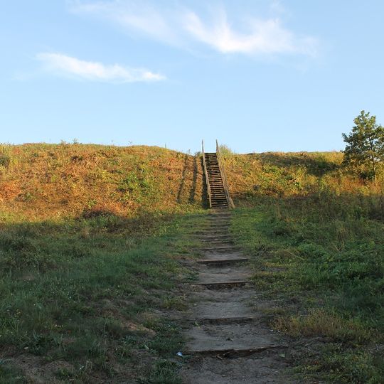 Paveisininkai hillfort