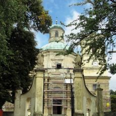 Brama na cmentarz przy kościele św. Józefa w Klimontowie