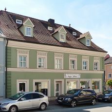 Wohn- und Geschäftshaus