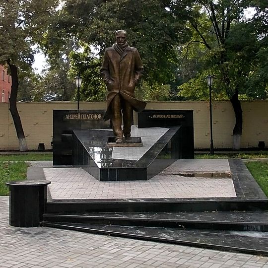 A. P. Platonov haykali