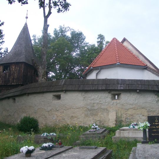 Evanjelický kostol s opevnením, múr hradbový