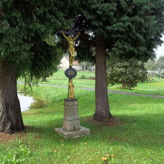 Kříž ve Vintířově u kaple