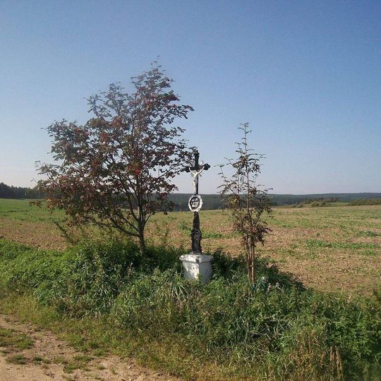 Kříž pod Hvozdem nedaleko rozcestí