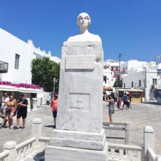 Statuee de Mélpo Axióti