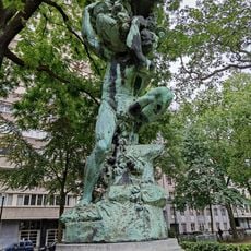 Homme au Vase