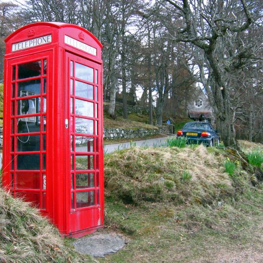 Crathie Parish Church, Telephone Call Box