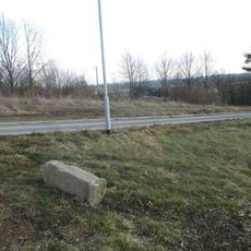 Kříž v západní části Skapců