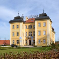 Łomnica Palace