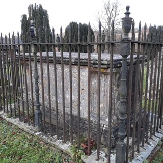 Paine Chest Tomb 6 Yards South West Of Corner Of Church Of St Laurence