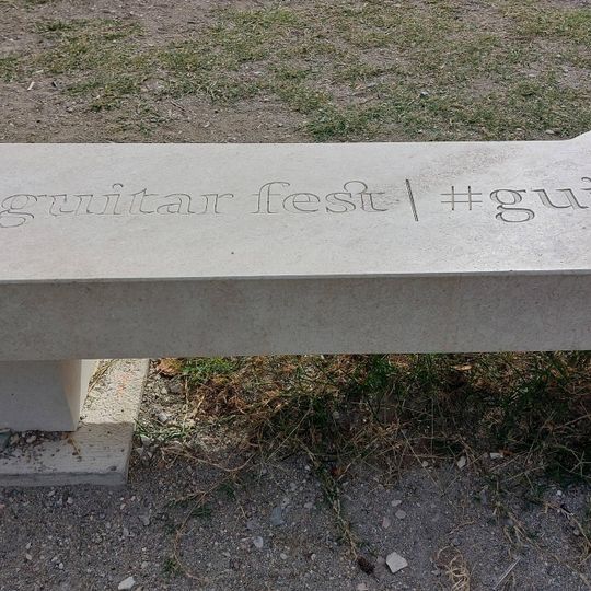 Bench, Work of art, sculpture