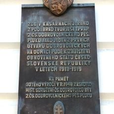 Pamětní deska 2. čs. dobrovolnického pěšího pluku na Palladiu v Praze