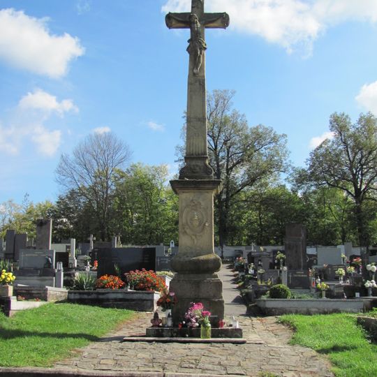 Hřbitov, z toho jen: centrální kříž