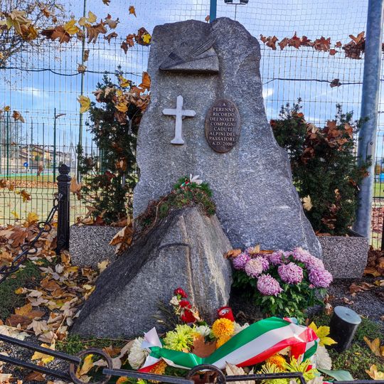 Pietra a perenne ricordo dei compagni caduti