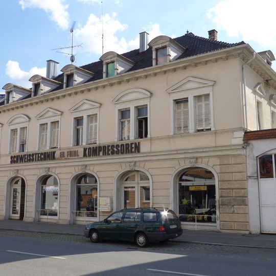 Wohn- und Geschäftshaus