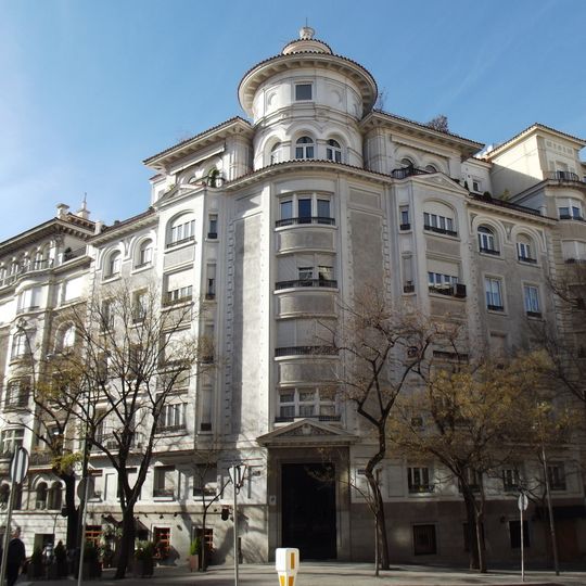 Housing in General Oraá 5, Madrid