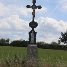 Kříž u silnice 403 u Chlumu