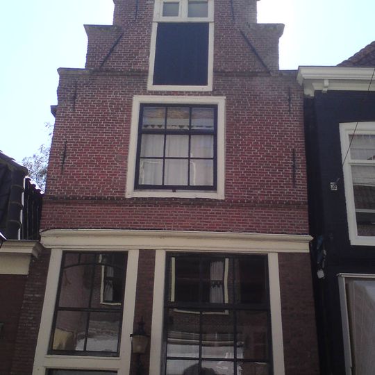 Huis met smal trapgeveltje xvii, pui