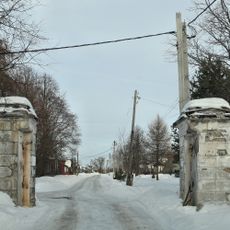 Ограда с воротами (Патакино)